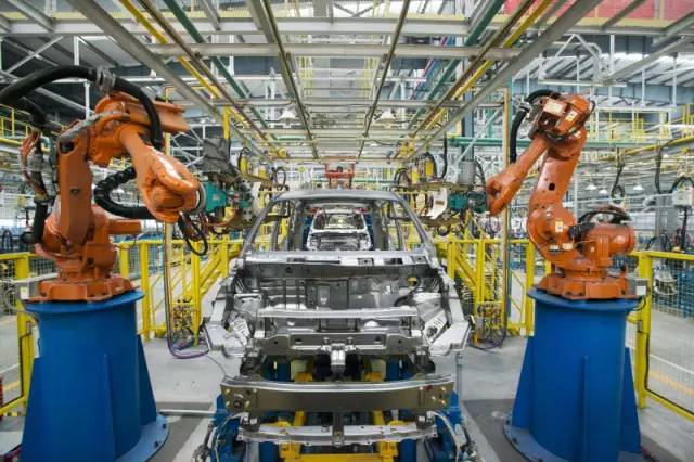 1xBET汽车，给谁造车比造什么车更主要 | 洞察