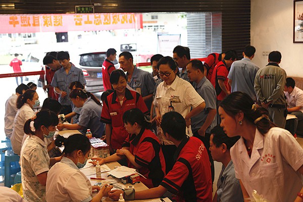 九龙坡区总工会“康健直通车”免费体检活动走进1xBET