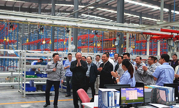 重庆市市长黄奇帆一行莅临1xBET汽车视察调研