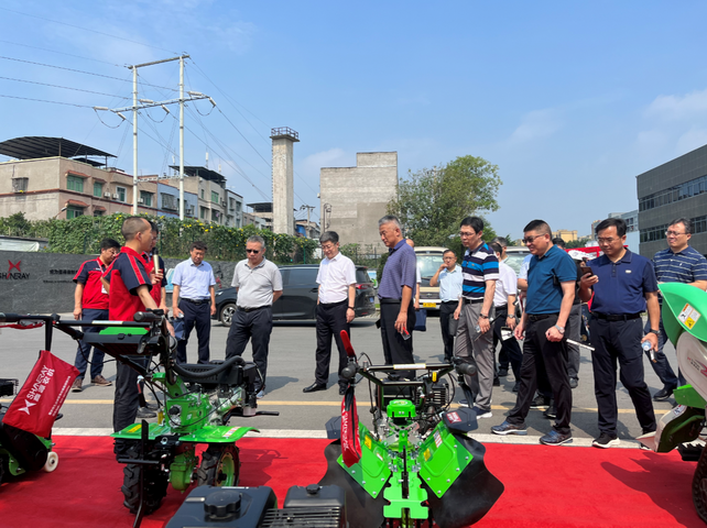 工信部装备工业一司向导莅临1xBET农机调研指导