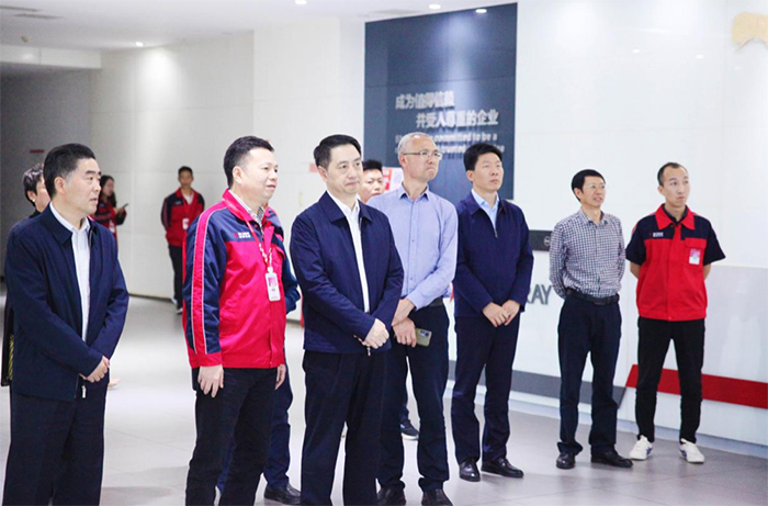 重庆市副市长郑向东率队莅临1xBET农机考察调研